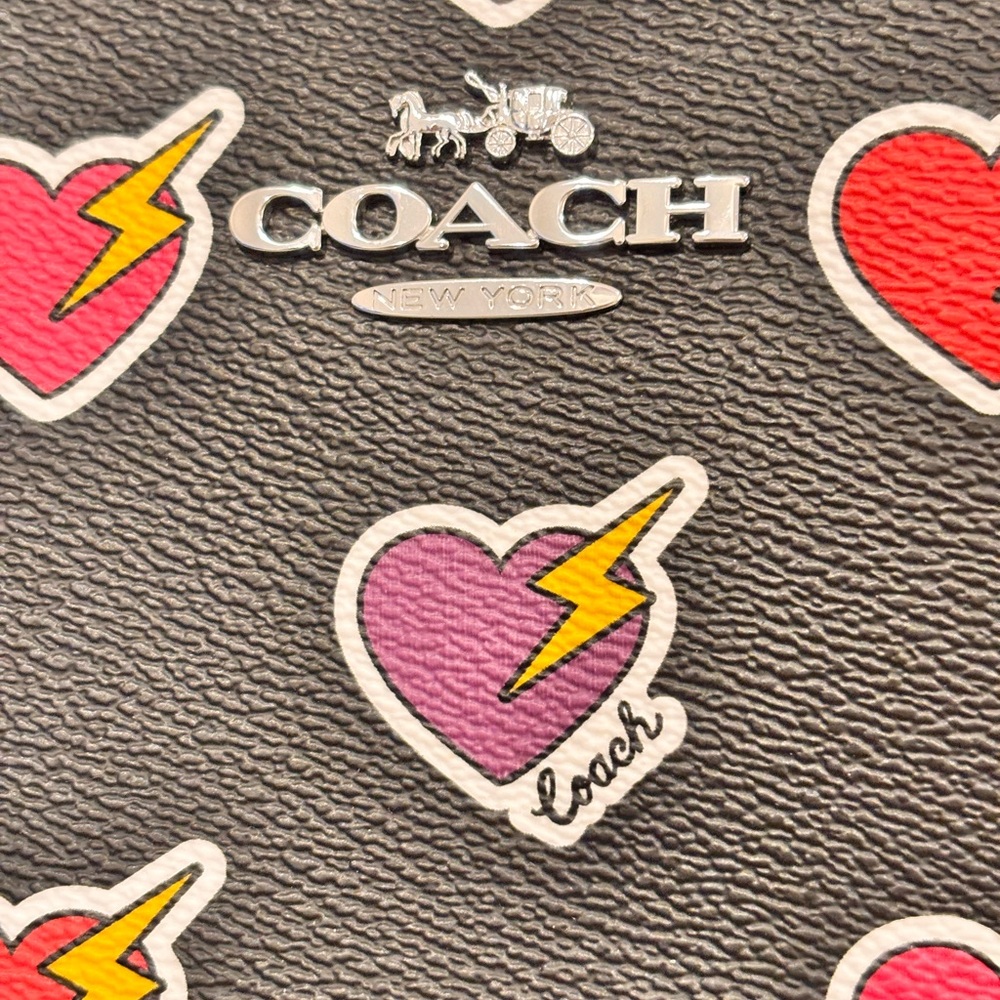 COACH Gallery Tote Bag with Heart Bolt Print (model number CW434) NWT $380+ - Picture 3 of 15